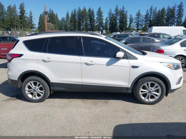 1FMCU9GD7JUA65223 Ford ESCAPE SE