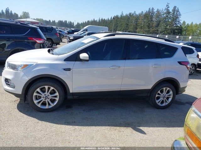 1FMCU9GD7JUA65223 Ford ESCAPE SE