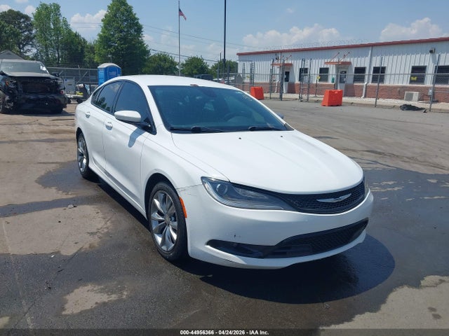 2015 Chrysler 200 S მანქანა იყიდება აუქციონზე, vin: 1C3CCCBB3FN573205, აუქციონის ნომერი: 44956366