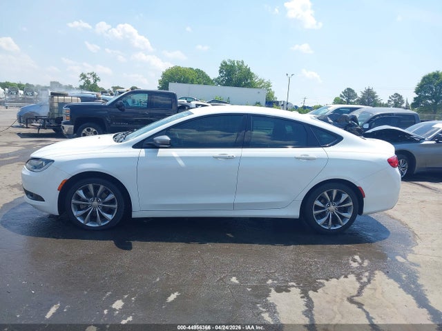 2015 Chrysler 200 S მანქანა იყიდება აუქციონზე, vin: 1C3CCCBB3FN573205, აუქციონის ნომერი: 44956366