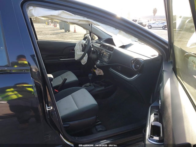 JTDKDTB34G1117025 Toyota Prius C Three