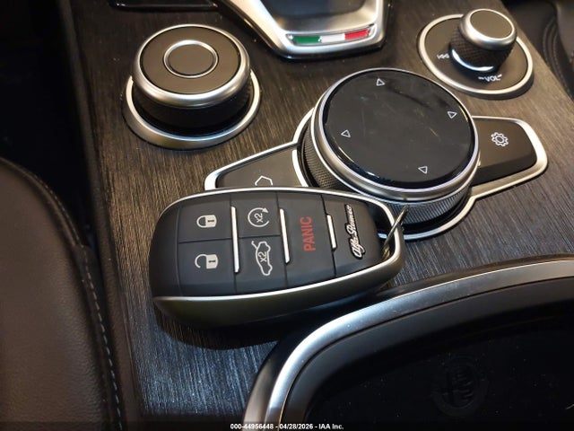 2021 Alfa Romeo Stelvio Awd მანქანა იყიდება აუქციონზე, vin: ZASPAKAN3M7D02677, აუქციონის ნომერი: 44956448