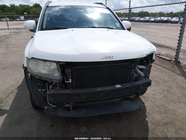 1C4NJCEA9GD599537 Jeep Compass Latitude