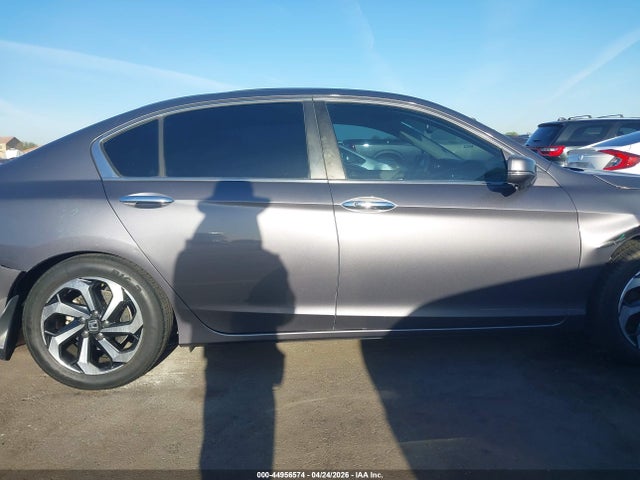 44956574 :رقم المزاد ، 1HGCR2F88HA233417 vin ، 2017 Honda Accord Ex-l مزاد بيع