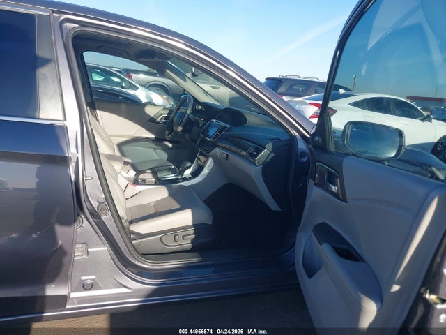 44956574 :رقم المزاد ، 1HGCR2F88HA233417 vin ، 2017 Honda Accord Ex-l مزاد بيع