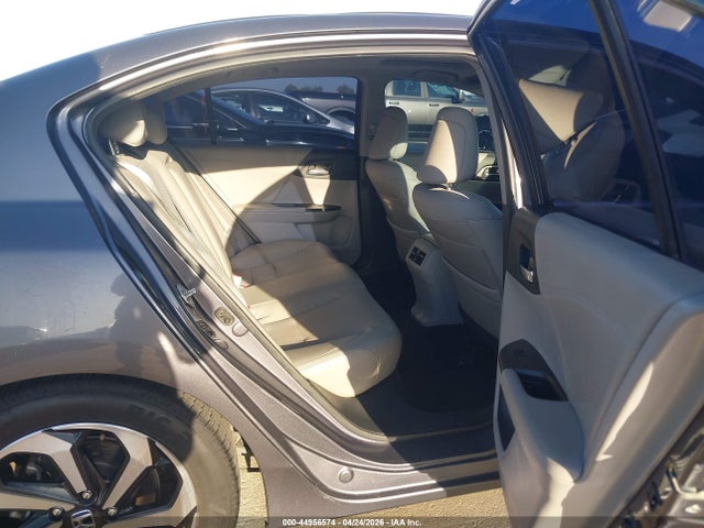 44956574 :رقم المزاد ، 1HGCR2F88HA233417 vin ، 2017 Honda Accord Ex-l مزاد بيع