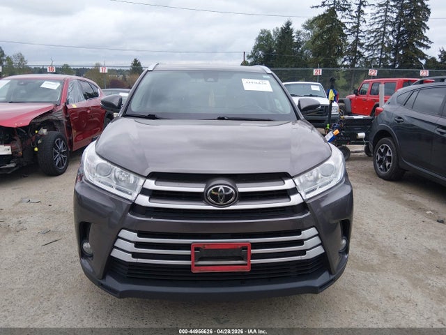 5TDJZRFH2JS525880 Toyota Highlander Xle