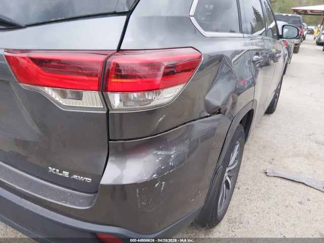 5TDJZRFH2JS525880 Toyota Highlander Xle