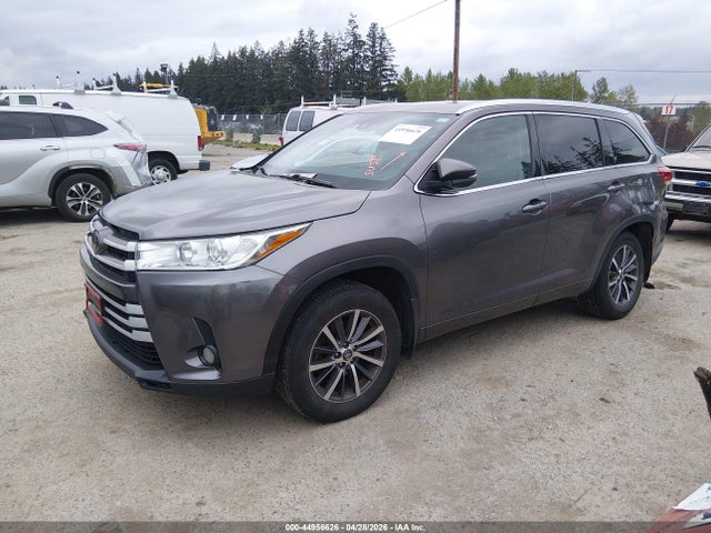 5TDJZRFH2JS525880 Toyota Highlander Xle