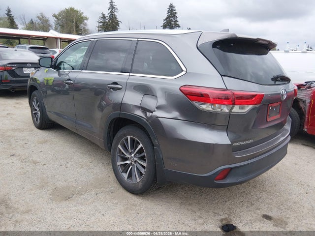 5TDJZRFH2JS525880 Toyota Highlander Xle