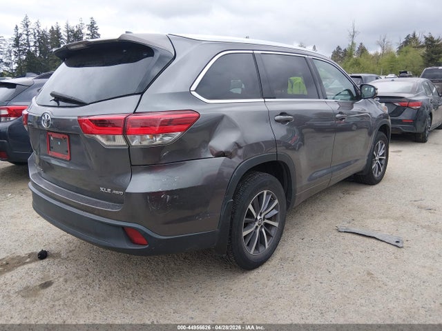 5TDJZRFH2JS525880 Toyota Highlander Xle