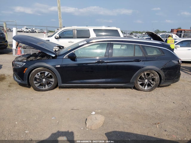 44956676 :رقم المزاد ، W04GV8SX8J1108803 vin ، 2018 Buick Regal Tourx Essence مزاد بيع