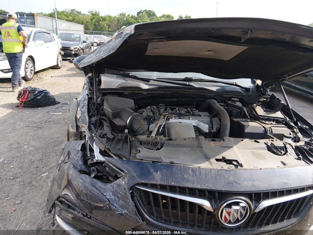 44956676 :رقم المزاد ، W04GV8SX8J1108803 vin ، 2018 Buick Regal Tourx Essence مزاد بيع