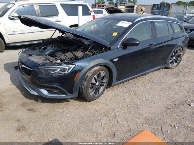 44956676 :رقم المزاد ، W04GV8SX8J1108803 vin ، 2018 Buick Regal Tourx Essence مزاد بيع
