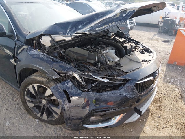 44956676 :رقم المزاد ، W04GV8SX8J1108803 vin ، 2018 Buick Regal Tourx Essence مزاد بيع
