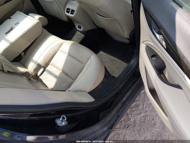 44956676 :رقم المزاد ، W04GV8SX8J1108803 vin ، 2018 Buick Regal Tourx Essence مزاد بيع