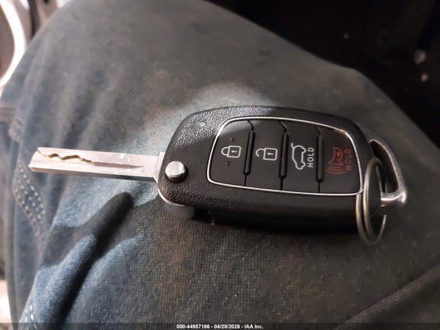 44957166 :رقم المزاد ، 5NMZUDLB6HH005683 vin ، 2017 Hyundai Santa Fe Sport 2.4l مزاد بيع