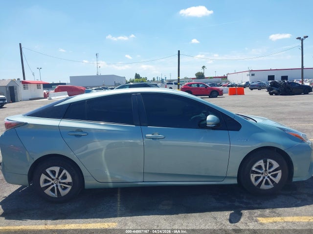 2017 Toyota Prius Two მანქანა იყიდება აუქციონზე, vin: JTDKBRFUXH3042557, აუქციონის ნომერი: 44957167