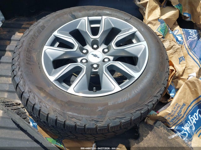 Продажа на аукционе авто 2022 Chevrolet Silverado 1500 Ltd 4wd  Short Bed Rst, vin: 1GCUYEED0NZ153841, номер лота: 44957228