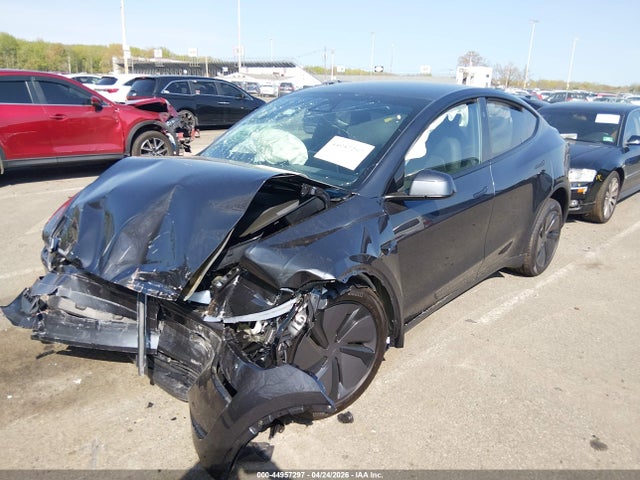 Tesla Model Y 2026 7SAYGDEE1TA672262 Image 2