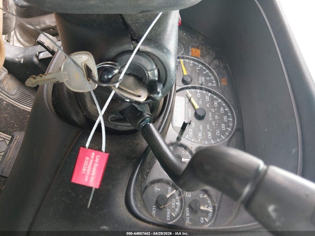 44957443 :رقم المزاد ، 1GCEC14V8YE415980 vin ، 2000 Chevrolet Silverado 1500 مزاد بيع