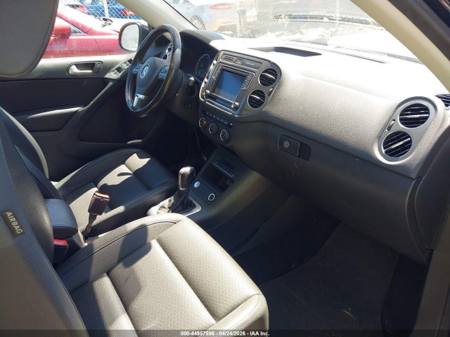 44957596 :رقم المزاد ، WVGSV7AX0HK025393 vin ، 2017 Volkswagen Tiguan 2.0t Wolfsburg Edition مزاد بيع