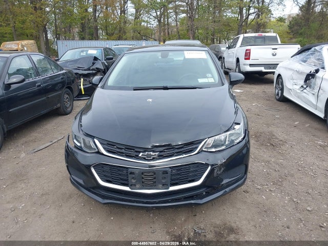 44957602 :رقم المزاد ، 1G1BC5SMXJ7144072 vin ، 2018 Chevrolet Cruze Ls Auto مزاد بيع