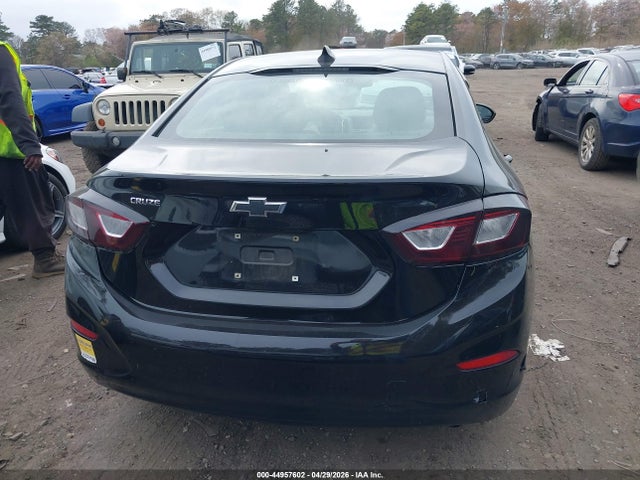 44957602 :رقم المزاد ، 1G1BC5SMXJ7144072 vin ، 2018 Chevrolet Cruze Ls Auto مزاد بيع