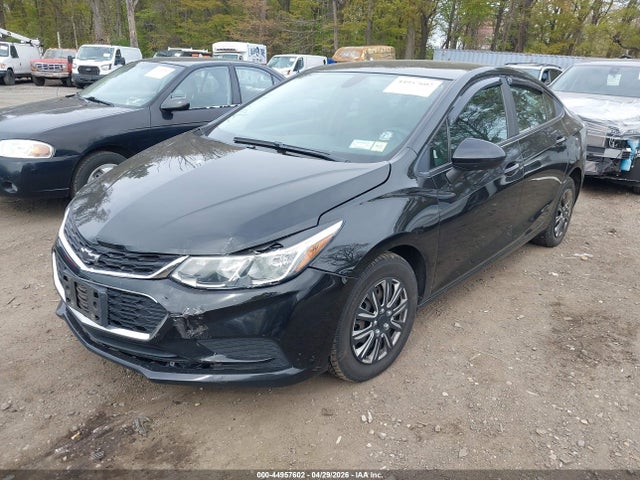 44957602 :رقم المزاد ، 1G1BC5SMXJ7144072 vin ، 2018 Chevrolet Cruze Ls Auto مزاد بيع