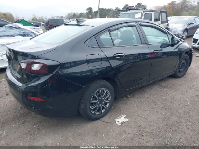 44957602 :رقم المزاد ، 1G1BC5SMXJ7144072 vin ، 2018 Chevrolet Cruze Ls Auto مزاد بيع