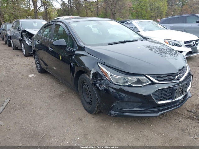 44957602 :رقم المزاد ، 1G1BC5SMXJ7144072 vin ، 2018 Chevrolet Cruze Ls Auto مزاد بيع
