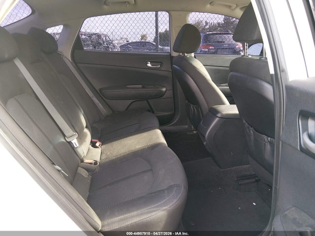 5XXGT4L32JG218556 KIA Optima Lx