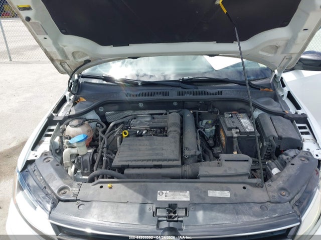 44958592 :رقم المزاد ، 3VWDB7AJ1JM213157 vin ، 2018 Volkswagen Jetta 1.4t Se/1.4t Wolfsburg Edition مزاد بيع