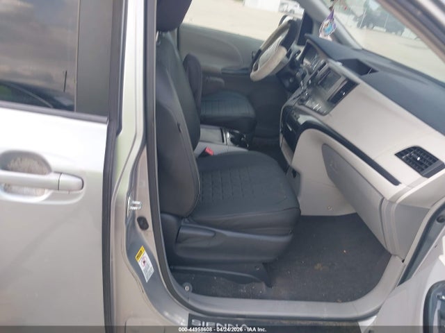 Продажа на аукционе авто 2011 Toyota Sienna Se, vin: 5TDXK3DC0BS064831, номер лота: 44958608