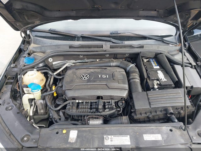 44958609 :رقم المزاد ، 3VWD17AJ3FM239415 vin ، 2015 Volkswagen Jetta 1.8t Se مزاد بيع