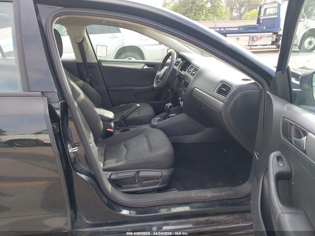 44958609 :رقم المزاد ، 3VWD17AJ3FM239415 vin ، 2015 Volkswagen Jetta 1.8t Se مزاد بيع