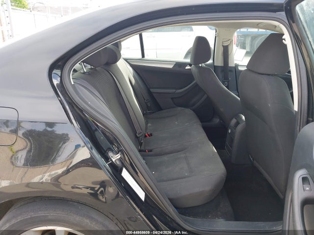 44958609 :رقم المزاد ، 3VWD17AJ3FM239415 vin ، 2015 Volkswagen Jetta 1.8t Se مزاد بيع
