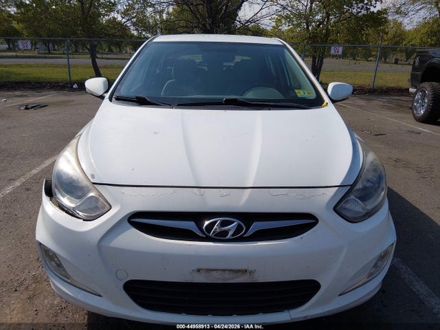 2013 Hyundai Accent Se მანქანა იყიდება აუქციონზე, vin: KMHCU5AE8DU075418, აუქციონის ნომერი: 44958913