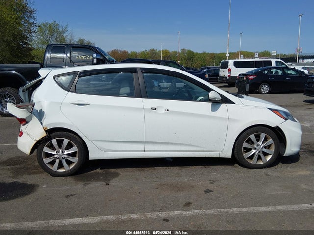 2013 Hyundai Accent Se მანქანა იყიდება აუქციონზე, vin: KMHCU5AE8DU075418, აუქციონის ნომერი: 44958913