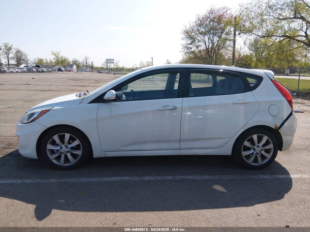 2013 Hyundai Accent Se მანქანა იყიდება აუქციონზე, vin: KMHCU5AE8DU075418, აუქციონის ნომერი: 44958913