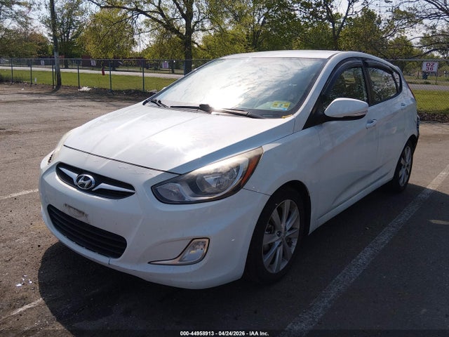 2013 Hyundai Accent Se მანქანა იყიდება აუქციონზე, vin: KMHCU5AE8DU075418, აუქციონის ნომერი: 44958913