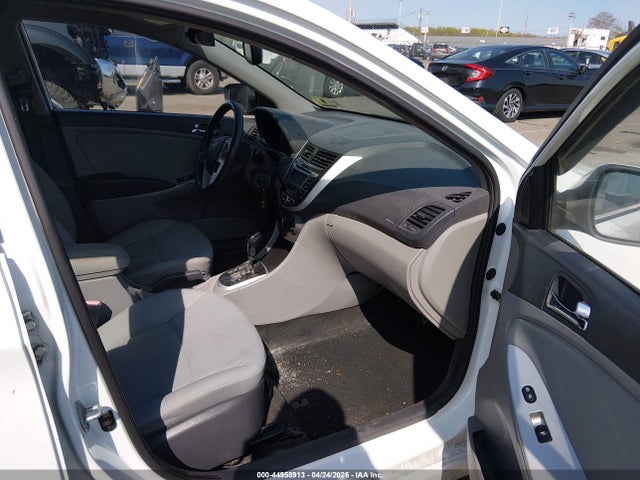2013 Hyundai Accent Se მანქანა იყიდება აუქციონზე, vin: KMHCU5AE8DU075418, აუქციონის ნომერი: 44958913