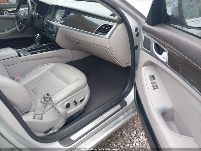 2015 Hyundai Genesis 3.8 მანქანა იყიდება აუქციონზე, vin: KMHGN4JE8FU093770, აუქციონის ნომერი: 44958923