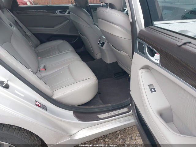 2015 Hyundai Genesis 3.8 მანქანა იყიდება აუქციონზე, vin: KMHGN4JE8FU093770, აუქციონის ნომერი: 44958923