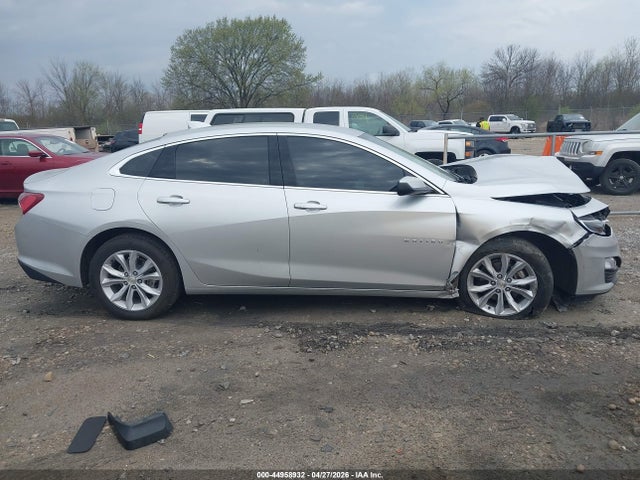 1G1ZD5ST0NF158884 Chevrolet Malibu Fwd Lt