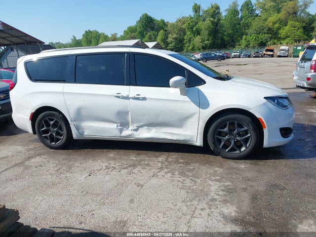 44958945 :رقم المزاد ، 2C4RC1EG7JR358469 vin ، 2018 Chrysler Pacifica Touring L Plus مزاد بيع