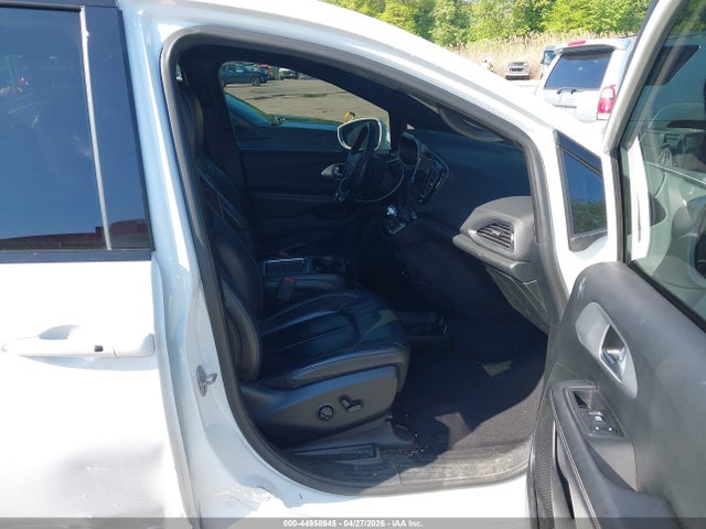 44958945 :رقم المزاد ، 2C4RC1EG7JR358469 vin ، 2018 Chrysler Pacifica Touring L Plus مزاد بيع