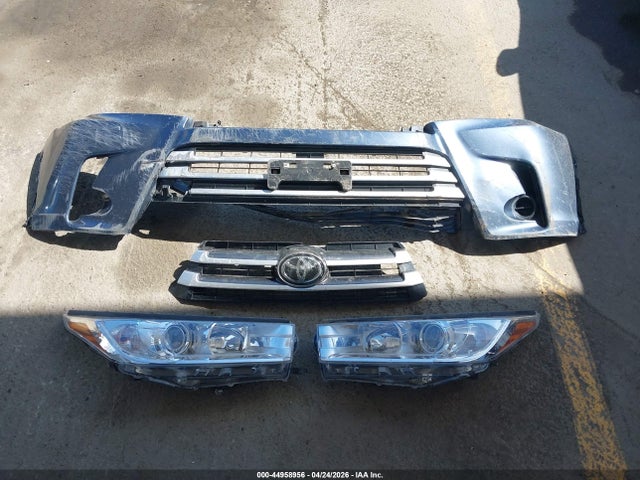 5TDZARFH4HS031010 Toyota Highlander Le