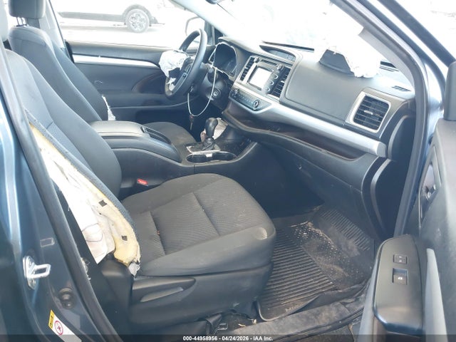 5TDZARFH4HS031010 Toyota Highlander Le