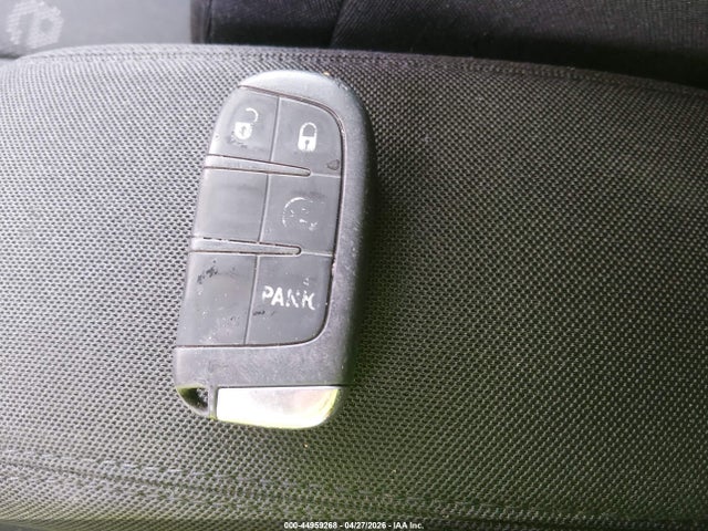 44959268 :رقم المزاد ، ZACCJABB3HPE51976 vin ، 2017 Jeep Renegade Latitude Fwd مزاد بيع